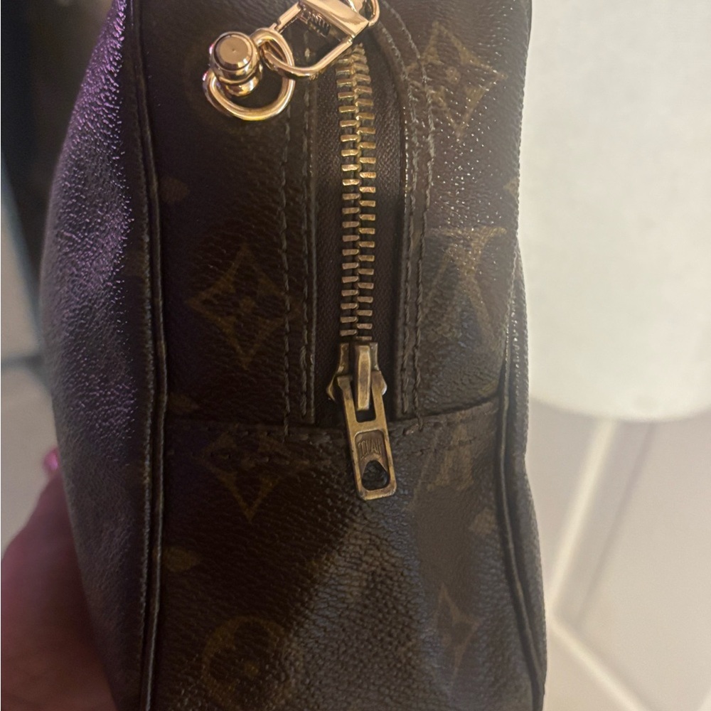 Louis Vuitton Monogram Trousse Toilette 28 Crossbody - Picture 8 of 15